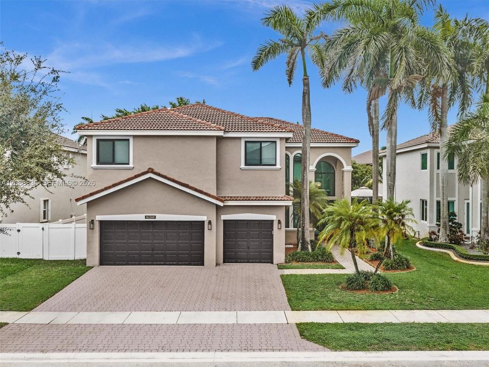 For Sale: $964,900 (5 beds, 2 baths, 3266 Square Feet)