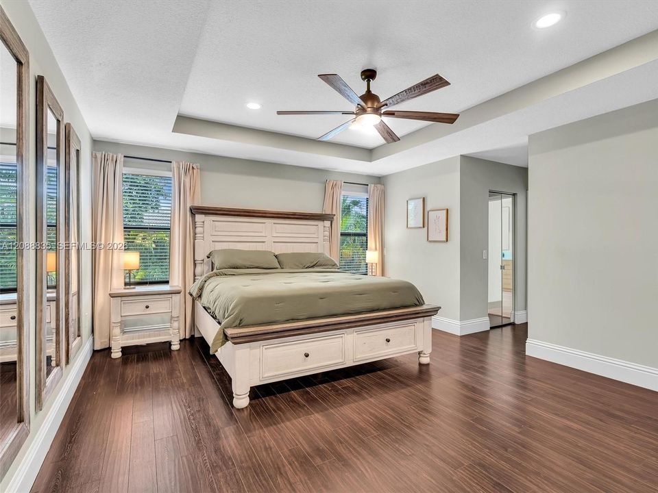 For Sale: $964,900 (5 beds, 2 baths, 3266 Square Feet)