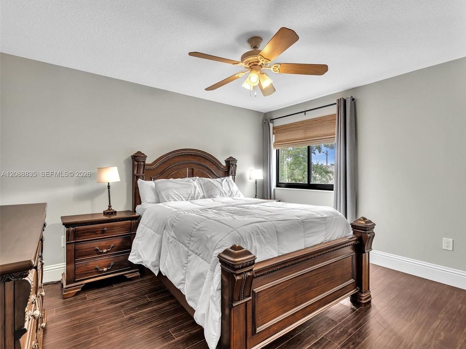 For Sale: $964,900 (5 beds, 2 baths, 3266 Square Feet)