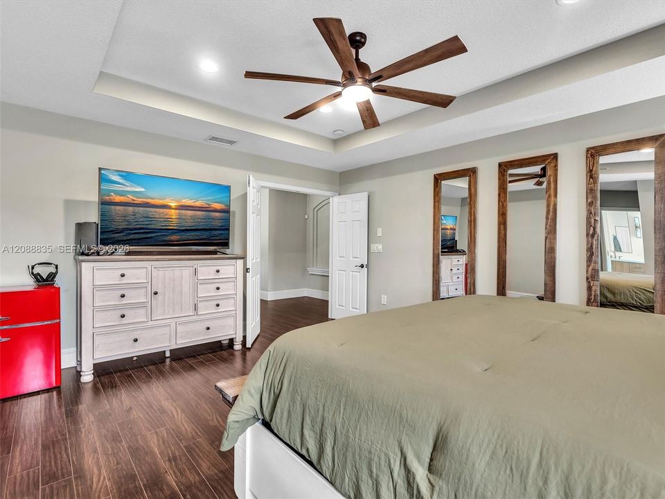 For Sale: $964,900 (5 beds, 2 baths, 3266 Square Feet)