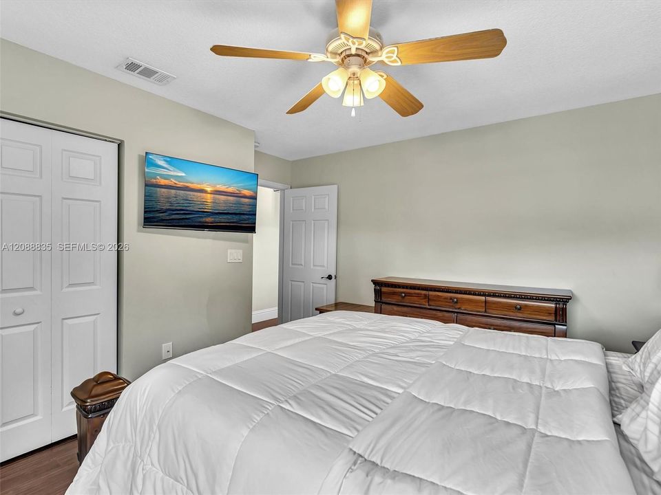 For Sale: $964,900 (5 beds, 2 baths, 3266 Square Feet)