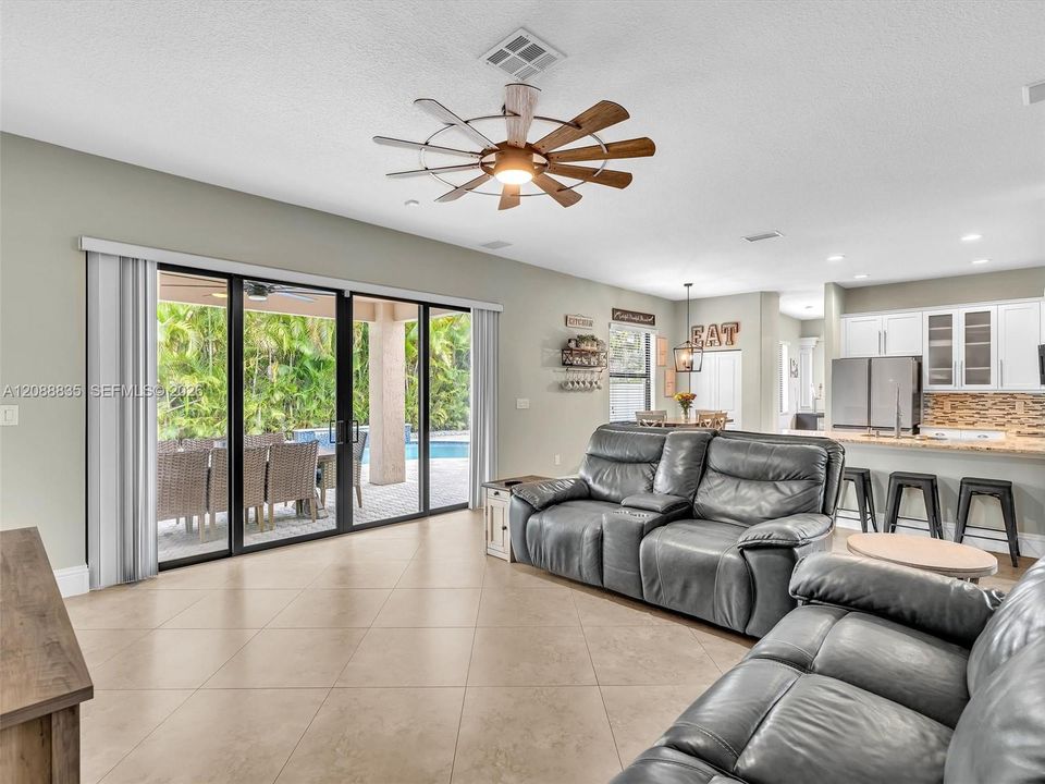 For Sale: $964,900 (5 beds, 2 baths, 3266 Square Feet)