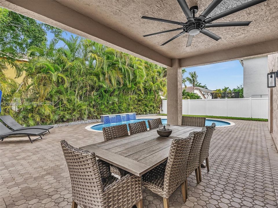 For Sale: $964,900 (5 beds, 2 baths, 3266 Square Feet)