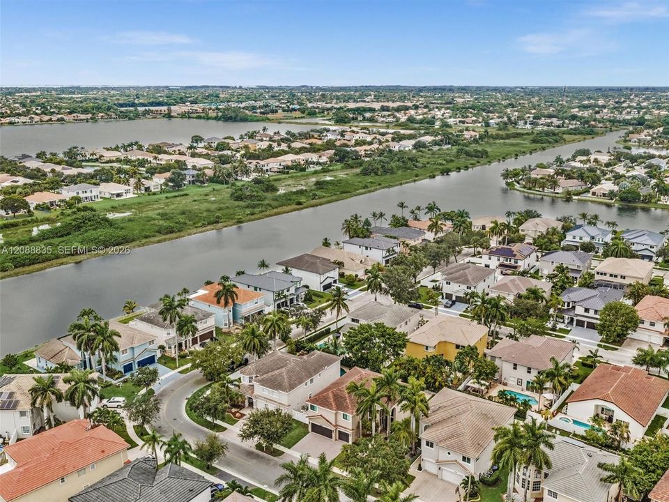 For Sale: $964,900 (5 beds, 2 baths, 3266 Square Feet)