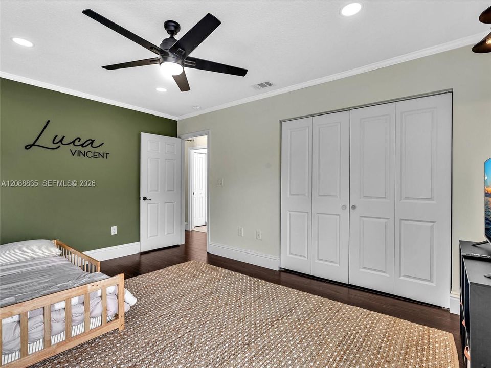 For Sale: $964,900 (5 beds, 2 baths, 3266 Square Feet)