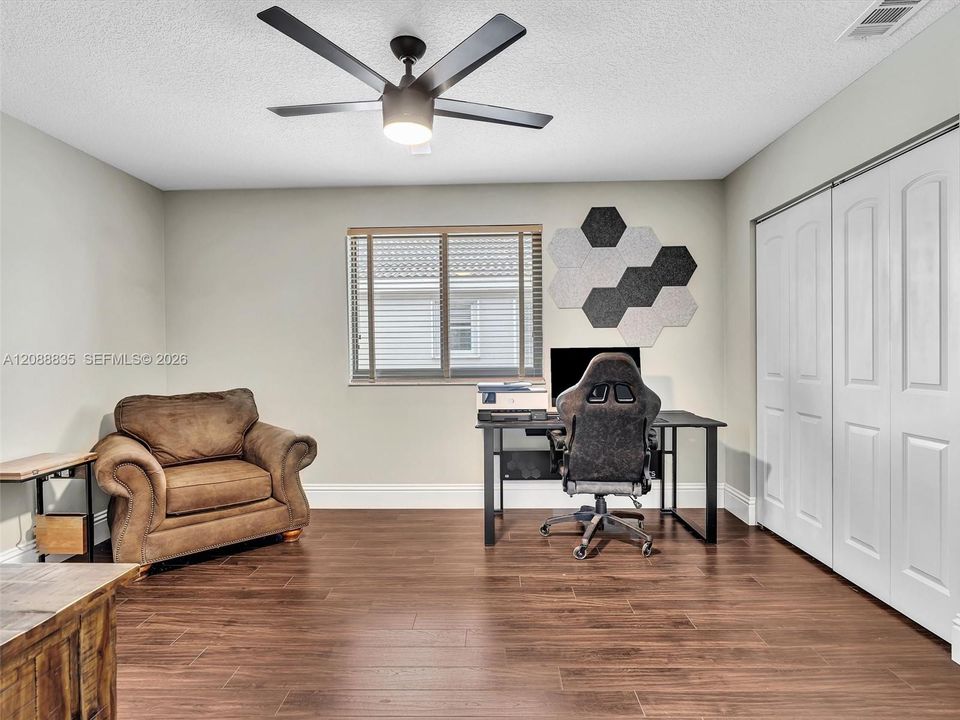 For Sale: $964,900 (5 beds, 2 baths, 3266 Square Feet)