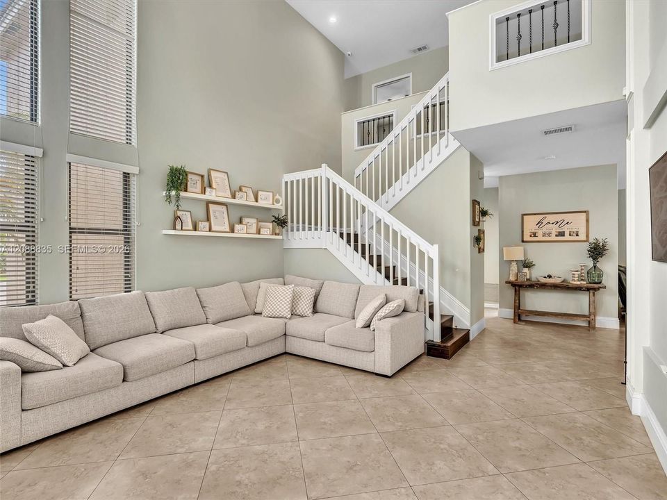 For Sale: $964,900 (5 beds, 2 baths, 3266 Square Feet)