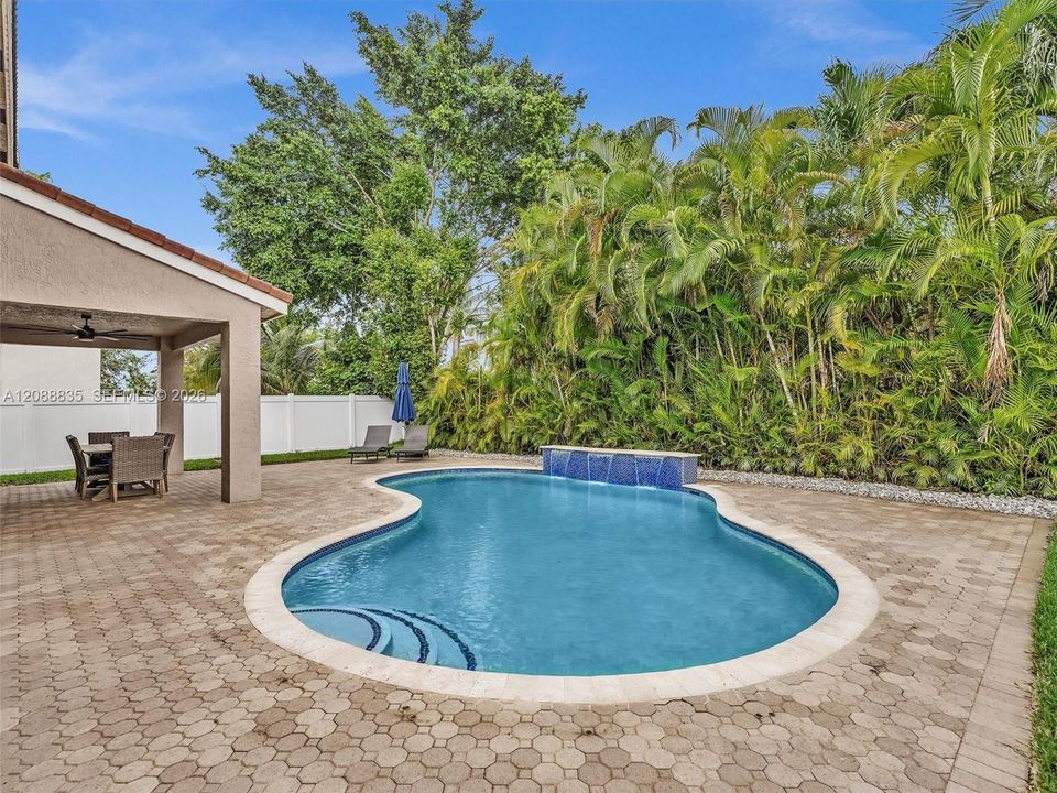 For Sale: $964,900 (5 beds, 2 baths, 3266 Square Feet)