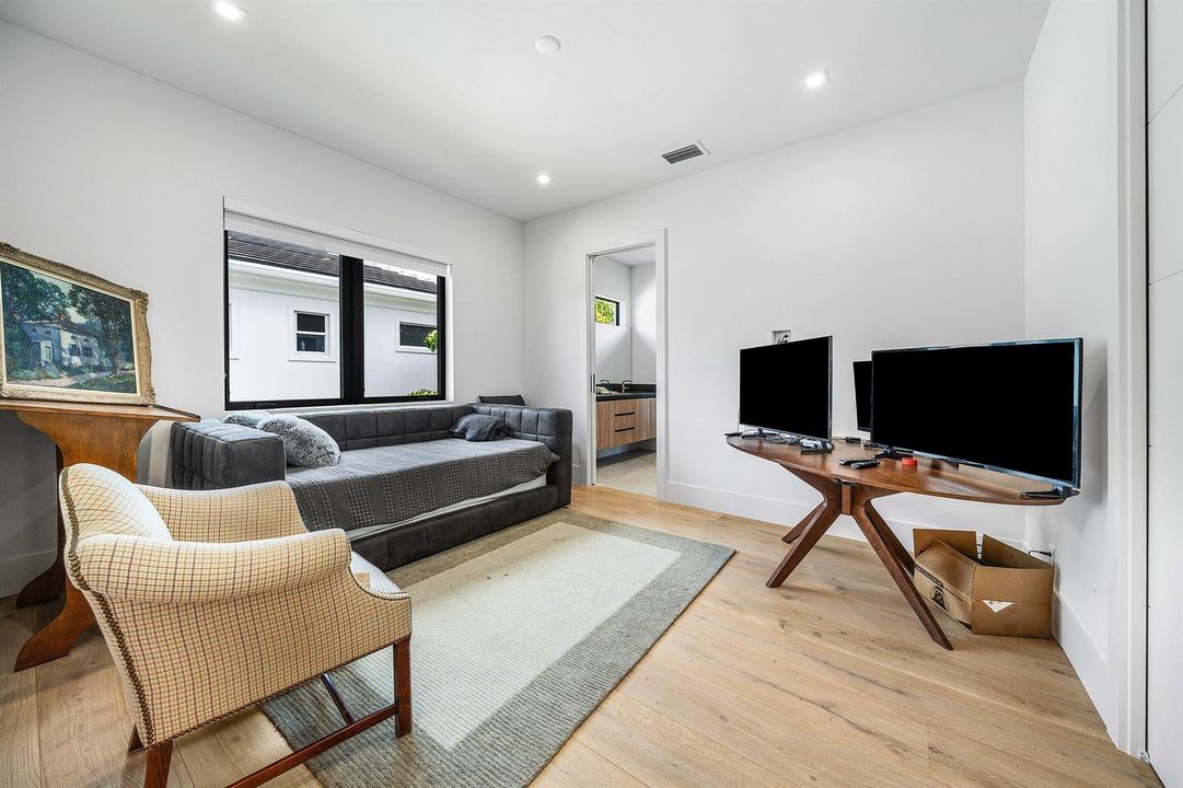 1030 NE 2nd Terrace (39)