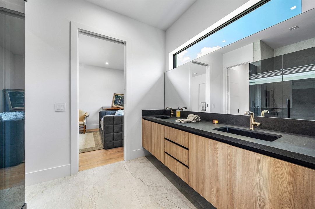 1030 NE 2nd Terrace (37)