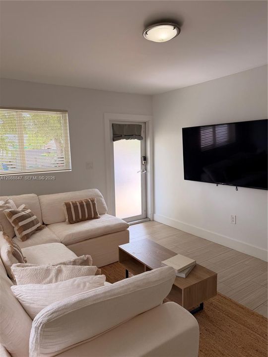 For Rent: $3,200 (2 beds, 1 baths, 1000 Square Feet)