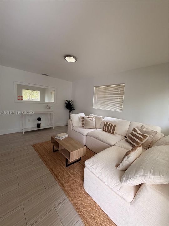 For Rent: $3,200 (2 beds, 1 baths, 1000 Square Feet)