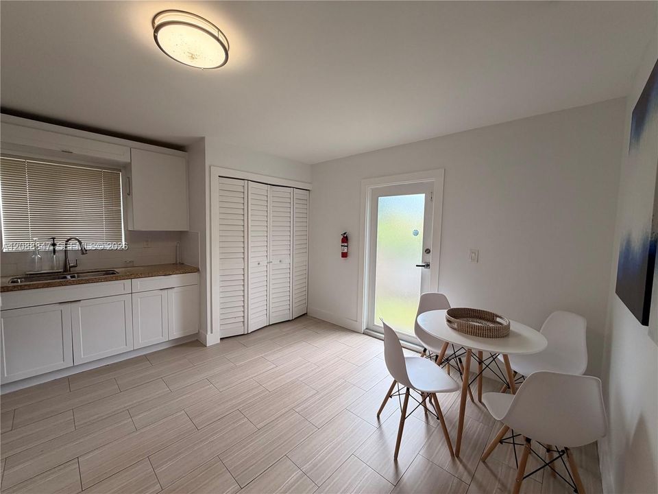 For Rent: $3,200 (2 beds, 1 baths, 1000 Square Feet)