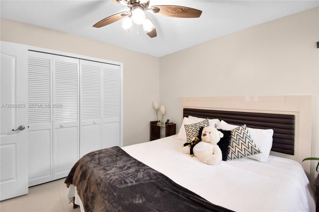Large secondary bedroom