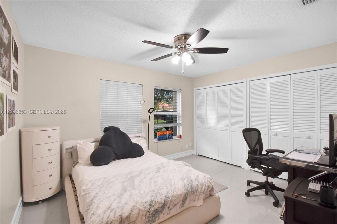 Large secondary bedroom