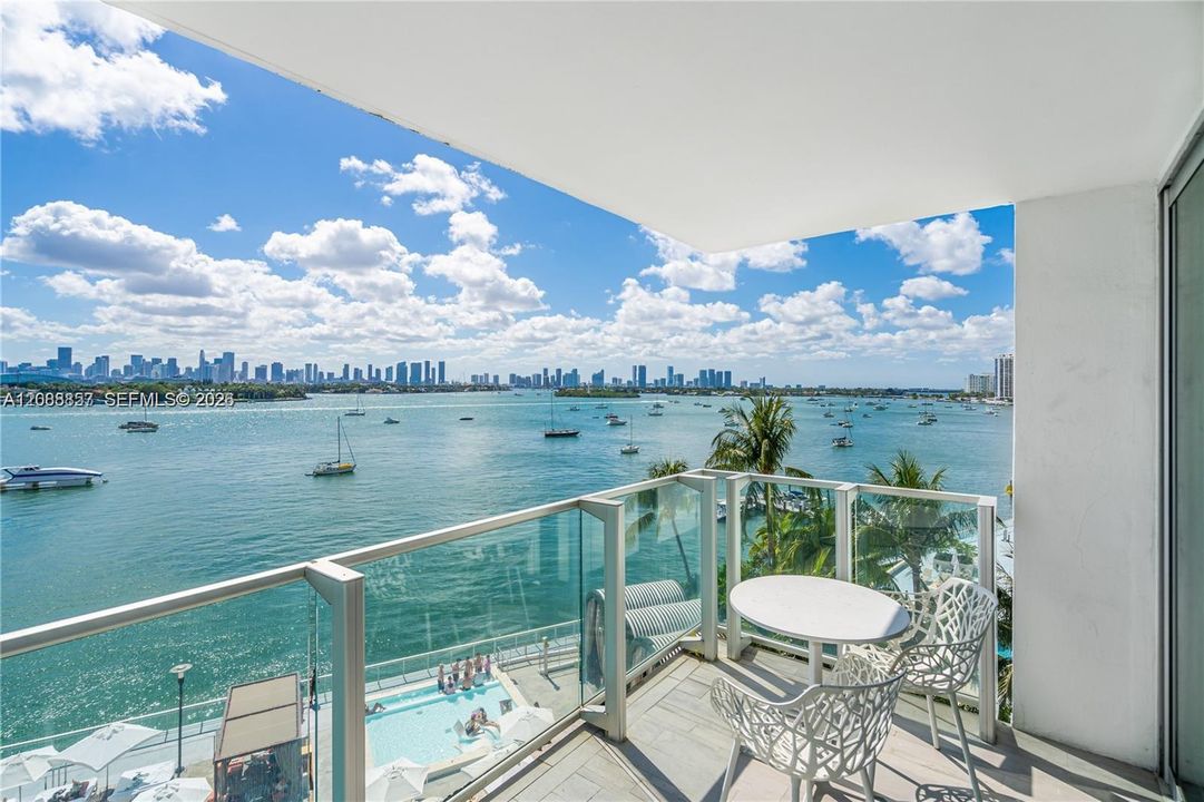 Active With Contract: $725,000 (2 beds, 2 baths, 1088 Square Feet)