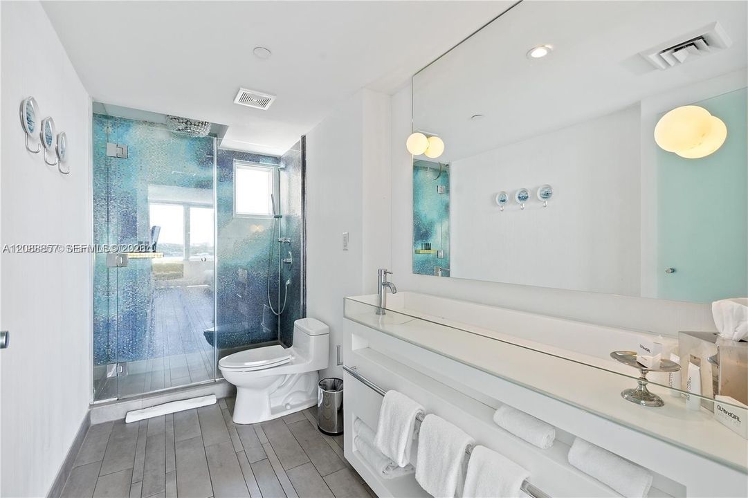 Active With Contract: $725,000 (2 beds, 2 baths, 1088 Square Feet)