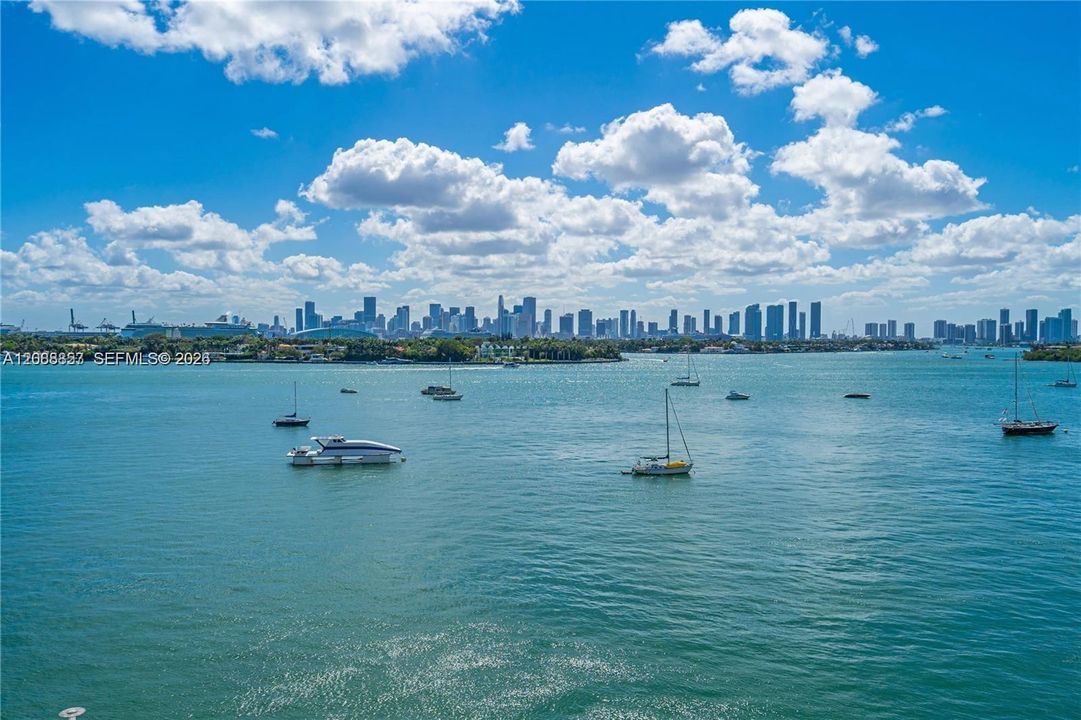 Active With Contract: $725,000 (2 beds, 2 baths, 1088 Square Feet)