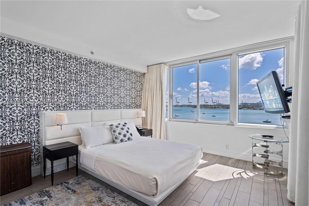Active With Contract: $725,000 (2 beds, 2 baths, 1088 Square Feet)