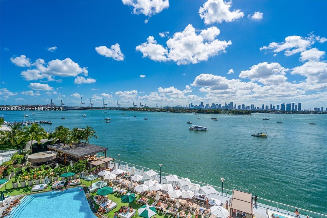 Active With Contract: $725,000 (2 beds, 2 baths, 1088 Square Feet)