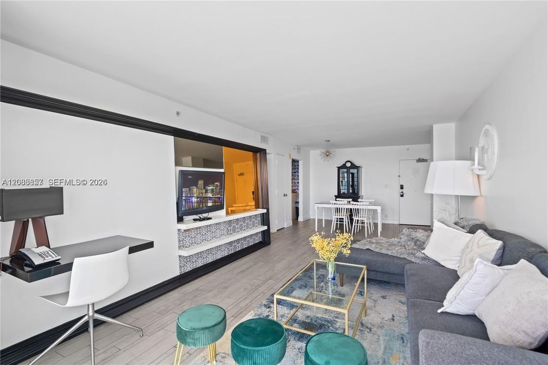 Active With Contract: $725,000 (2 beds, 2 baths, 1088 Square Feet)