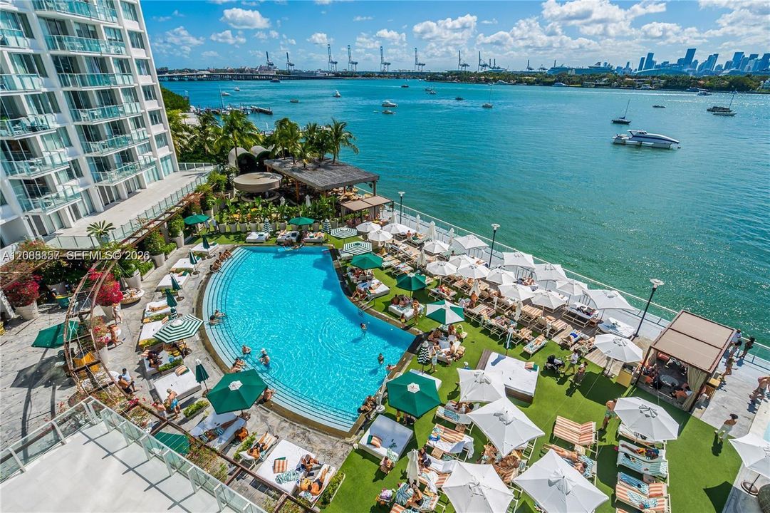 Active With Contract: $725,000 (2 beds, 2 baths, 1088 Square Feet)