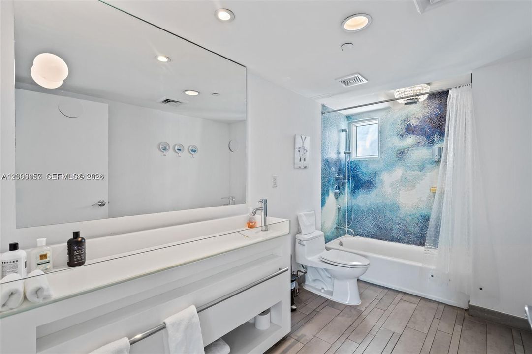 Active With Contract: $725,000 (2 beds, 2 baths, 1088 Square Feet)