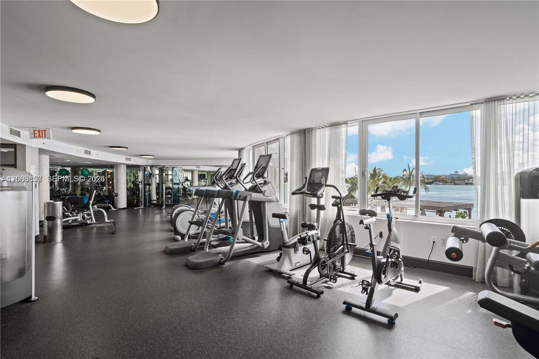 Active With Contract: $725,000 (2 beds, 2 baths, 1088 Square Feet)