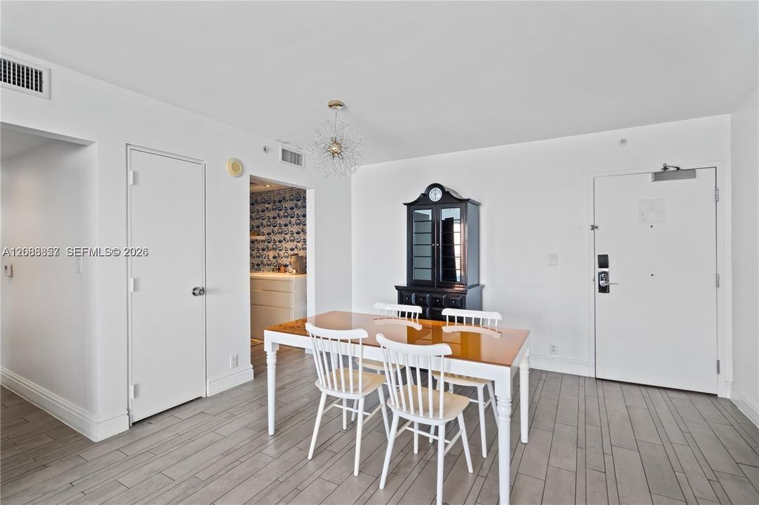 Active With Contract: $725,000 (2 beds, 2 baths, 1088 Square Feet)