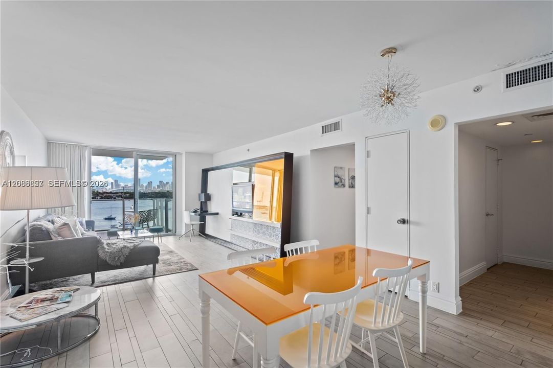 Active With Contract: $725,000 (2 beds, 2 baths, 1088 Square Feet)