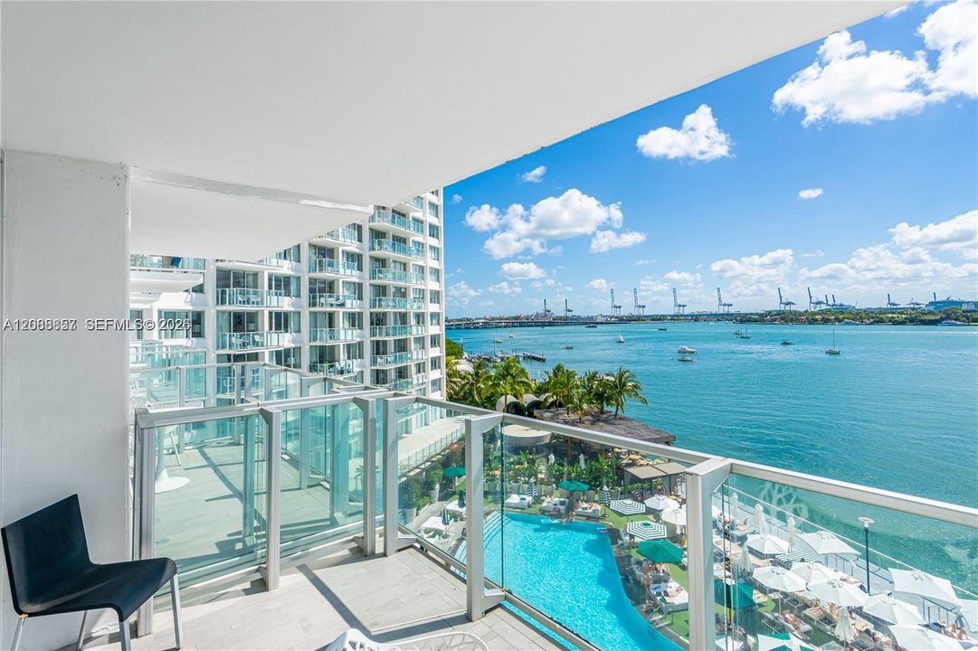 Active With Contract: $725,000 (2 beds, 2 baths, 1088 Square Feet)