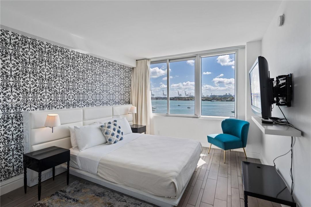 Active With Contract: $725,000 (2 beds, 2 baths, 1088 Square Feet)