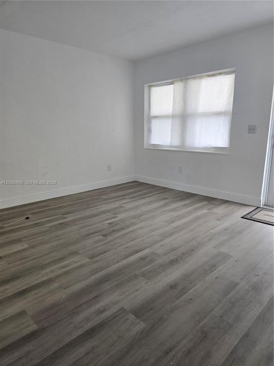 В аренду: $2,400 (2 спален, 1 ванн, 1400 Квадратных фут)