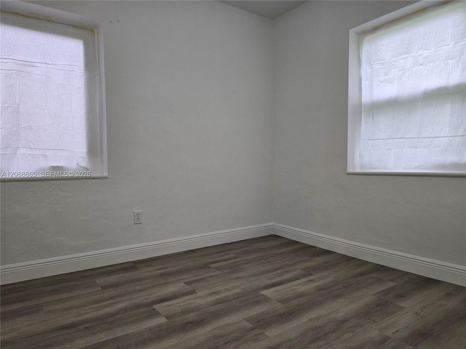 В аренду: $2,400 (2 спален, 1 ванн, 1400 Квадратных фут)