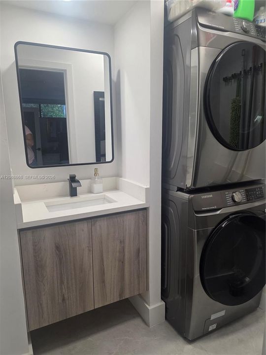 For Rent: $2,800 (2 beds, 2 baths, 790 Square Feet)