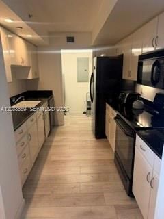 В аренду: $4,000 (1 спален, 1 ванн, 825 Квадратных фут)