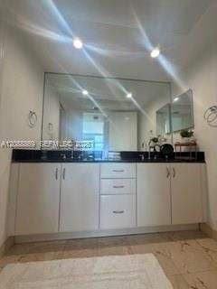 В аренду: $4,000 (1 спален, 1 ванн, 825 Квадратных фут)