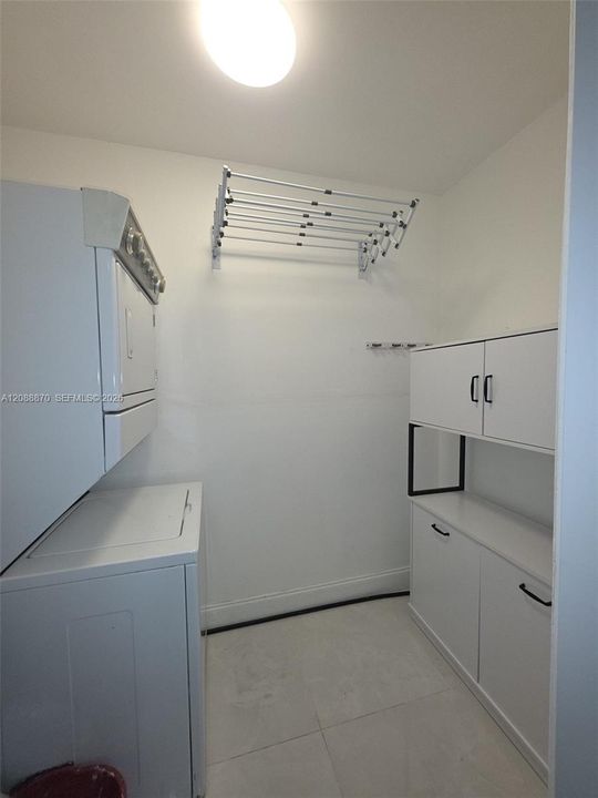 For Rent: $2,280 (2 beds, 1 baths, 952 Square Feet)