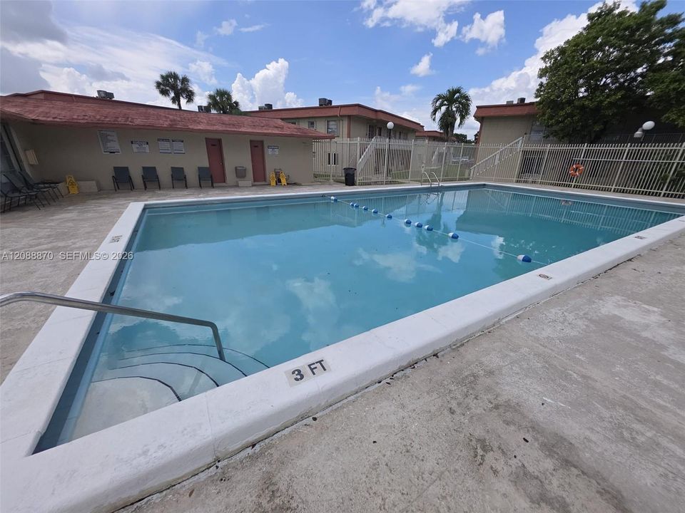 For Rent: $2,280 (2 beds, 1 baths, 952 Square Feet)