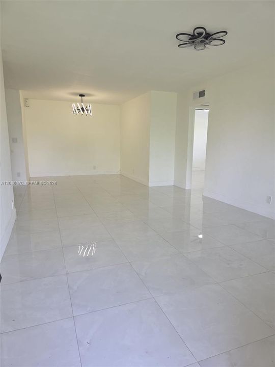 For Rent: $2,280 (2 beds, 1 baths, 952 Square Feet)