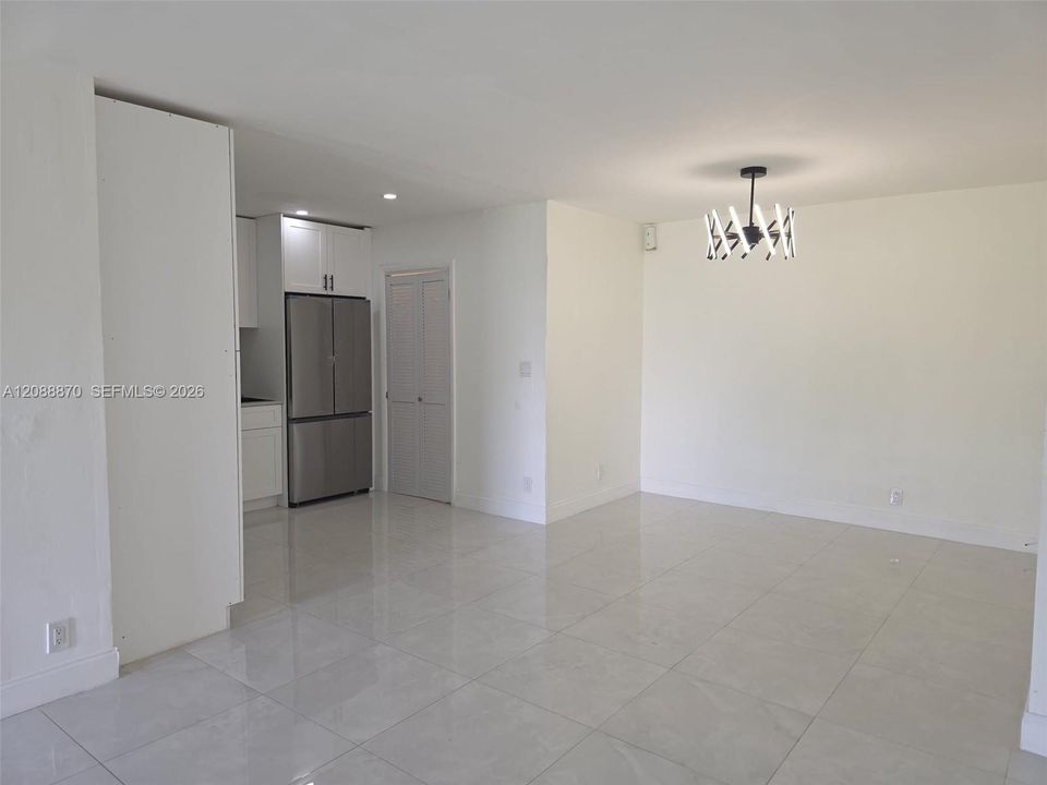 For Rent: $2,280 (2 beds, 1 baths, 952 Square Feet)