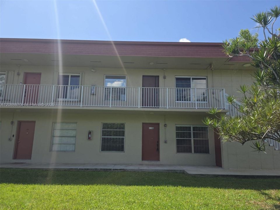 For Rent: $2,280 (2 beds, 1 baths, 952 Square Feet)