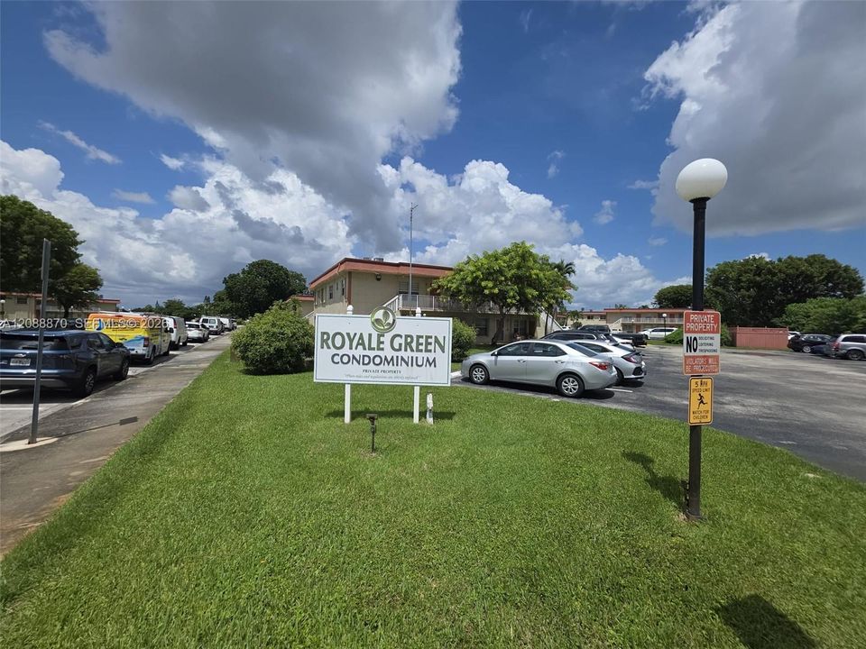 For Rent: $2,280 (2 beds, 1 baths, 952 Square Feet)