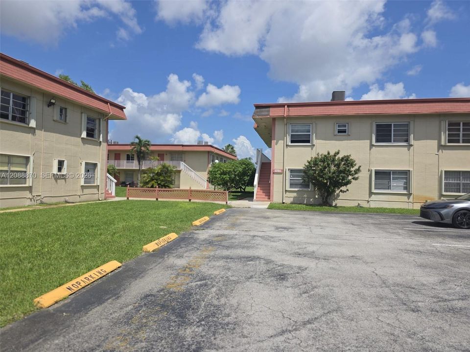 For Rent: $2,280 (2 beds, 1 baths, 952 Square Feet)