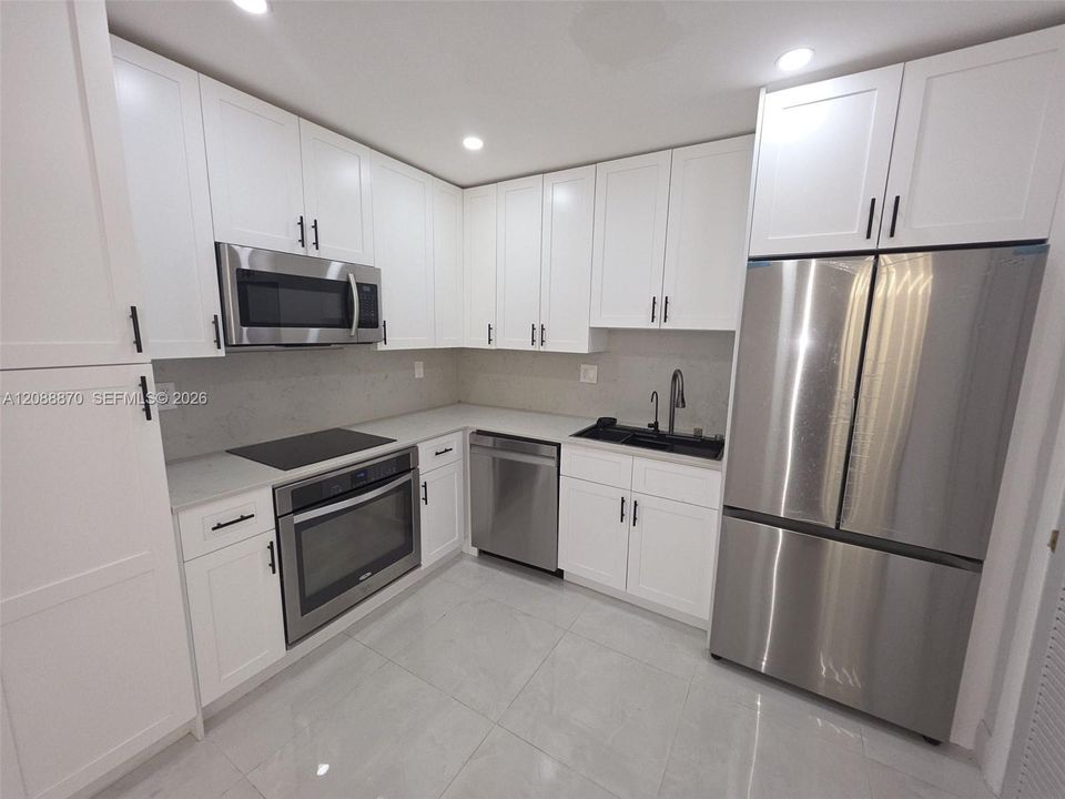 For Rent: $2,280 (2 beds, 1 baths, 952 Square Feet)