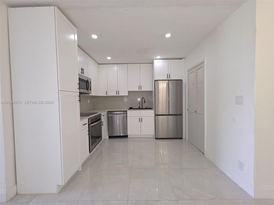 For Rent: $2,280 (2 beds, 1 baths, 952 Square Feet)