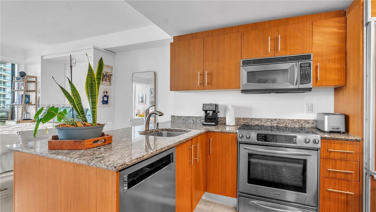 For Rent: $3,000 (0 beds, 1 baths, 481 Square Feet)