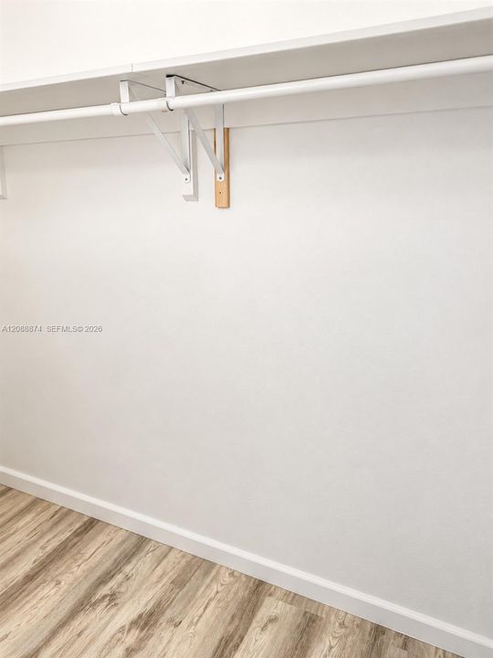 For Rent: $2,200 (1 beds, 1 baths, 1021 Square Feet)