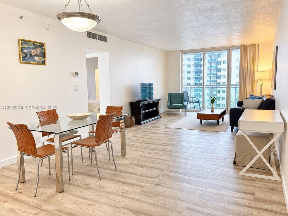 For Rent: $2,200 (1 beds, 1 baths, 1021 Square Feet)