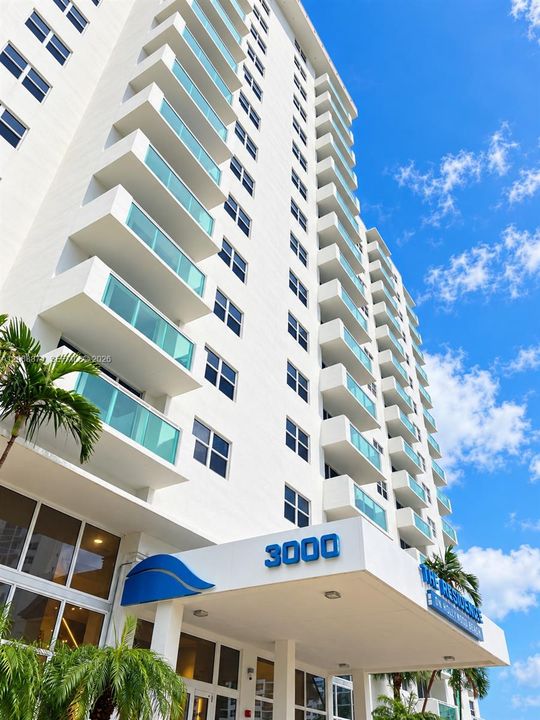 For Rent: $2,200 (1 beds, 1 baths, 1021 Square Feet)
